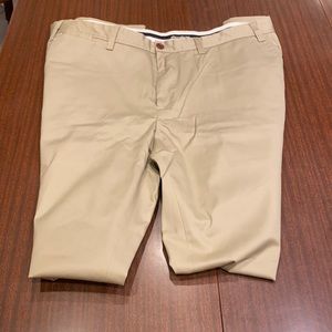 Eddie Bauer khakis 38/34 wrinkle resistant classic fit